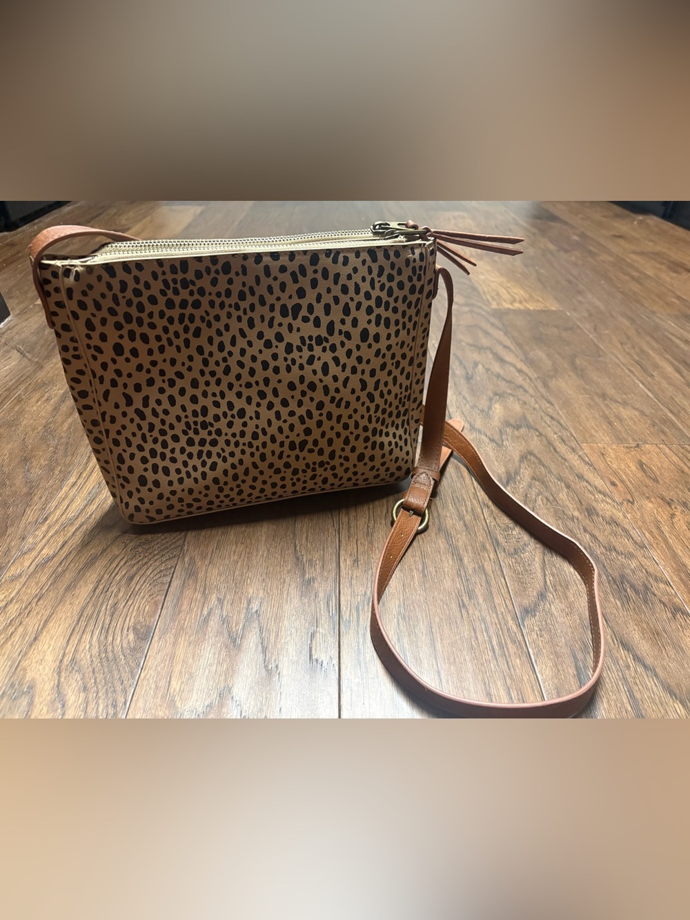 Universal Thread Tan Cheetah Print Crossbody Bag